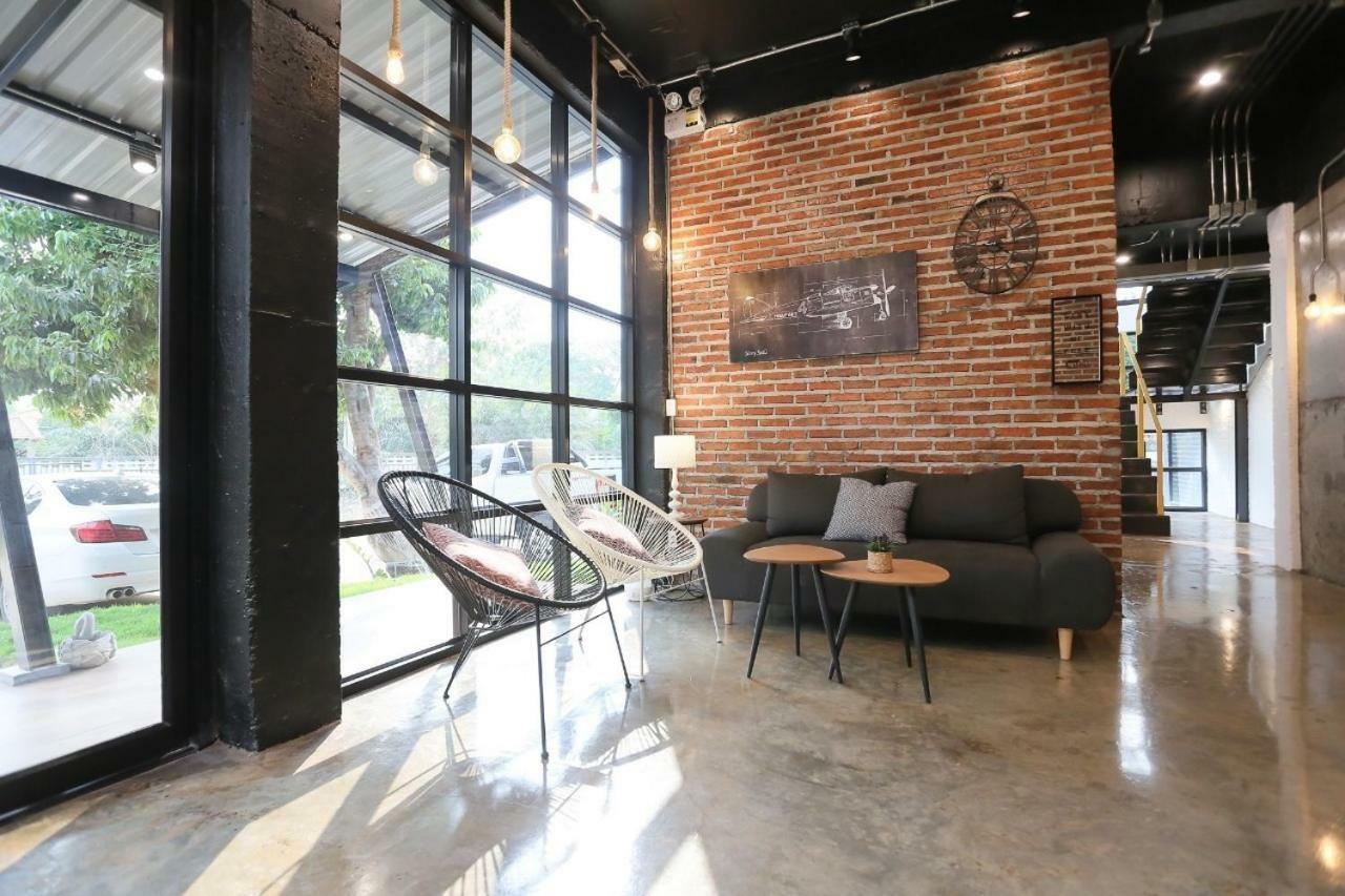Hotel Manonnee à Chiang Rai Extérieur photo